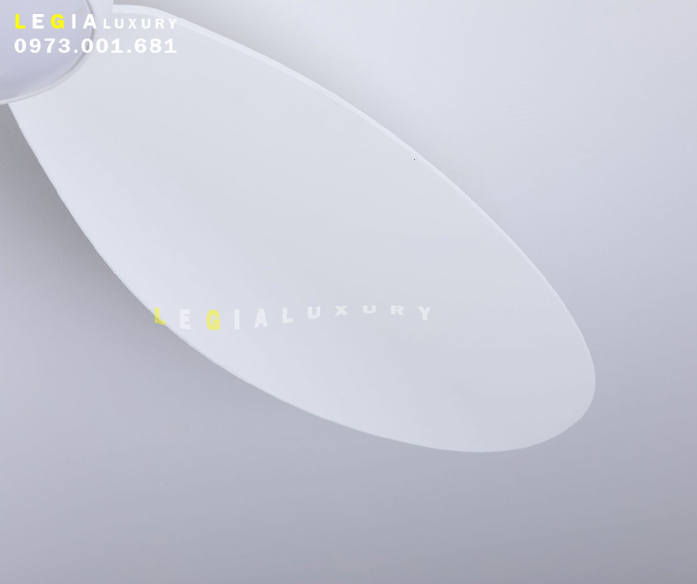 quat-tran-chung-cu-LGFAN728T